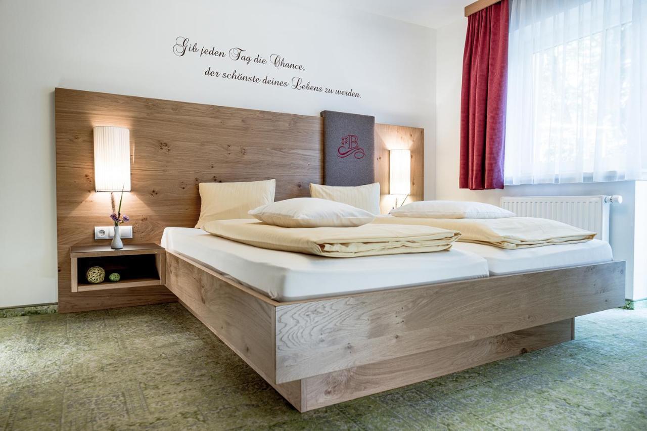 Die Barbara Appartements & Zimmer Schladming Exterior photo