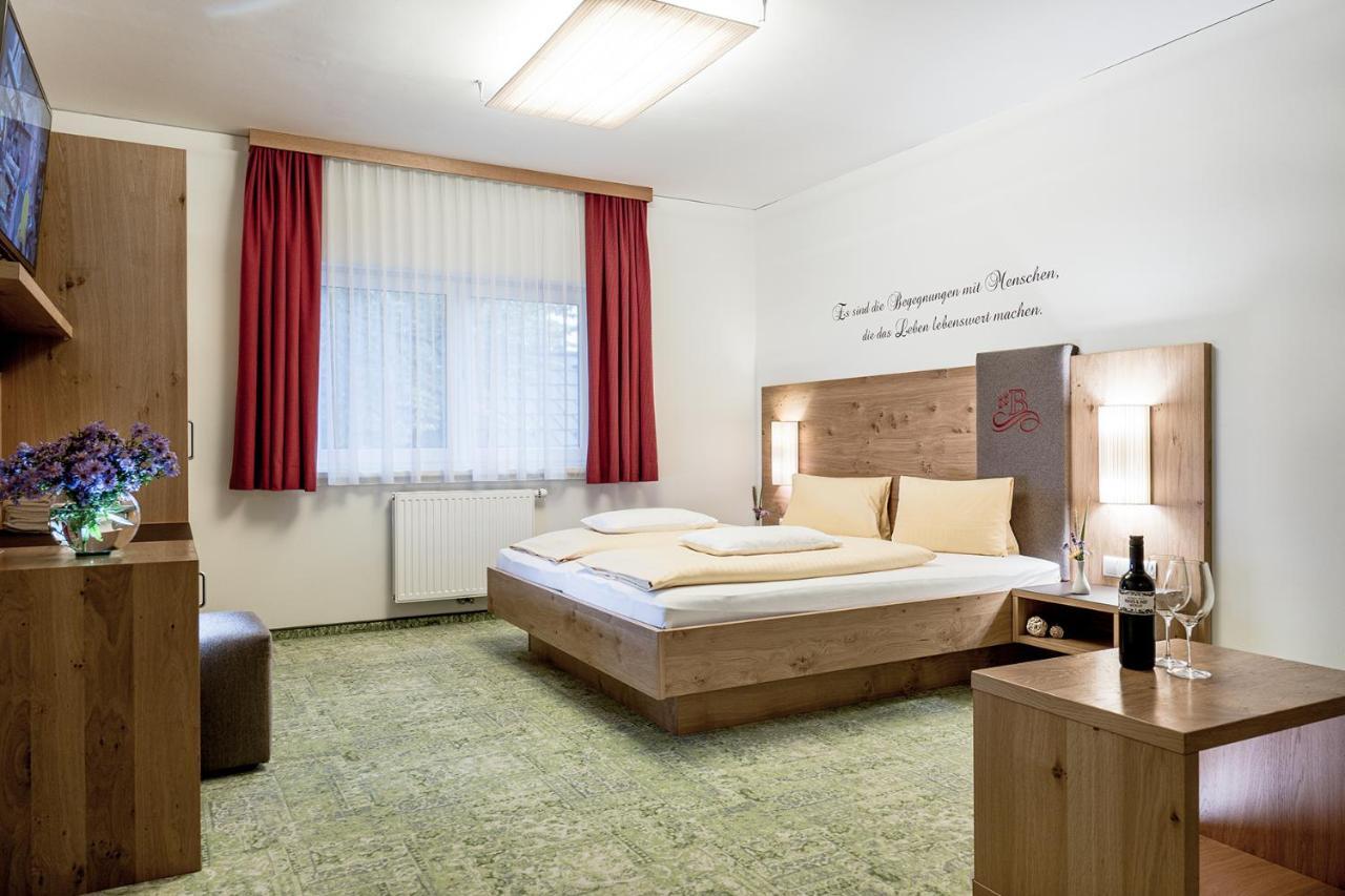 Die Barbara Appartements & Zimmer Schladming Exterior photo